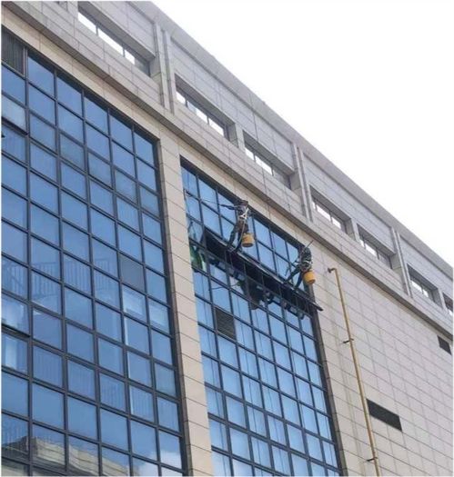 南京浦口江浦城管開展樓宇外立面清洗專項執法檢查